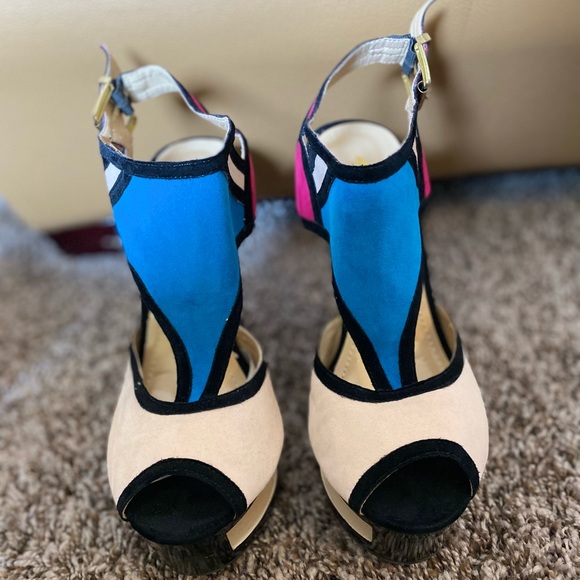 Shoes - Picture 2 of 3